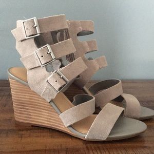 Grey Suede Buckle Sandles